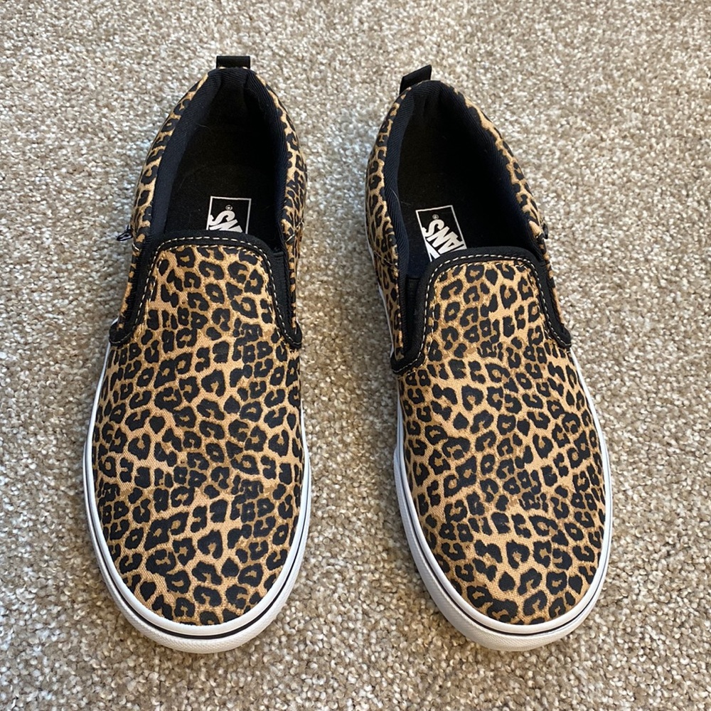 Vans Slip on sneakers - Brand New! Size 5